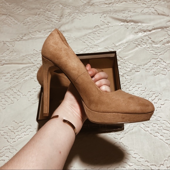 Forever 21 Nude Heels - Picture 2 of 4